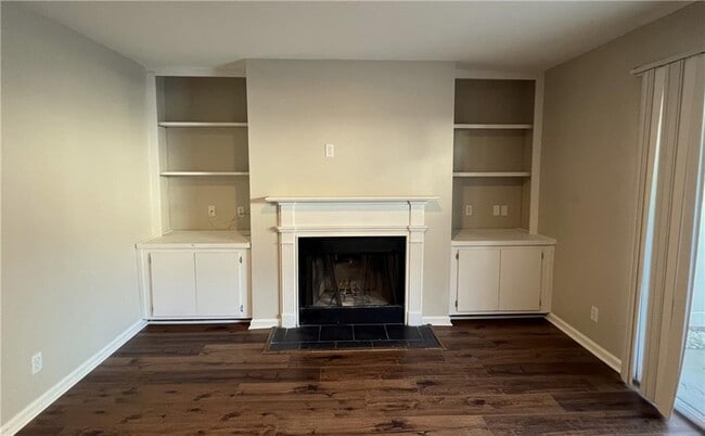 Photo - 111 S Island Square Dr