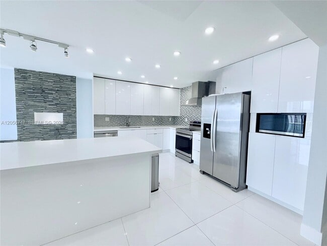 Photo - 19390 Collins Ave Unit 907