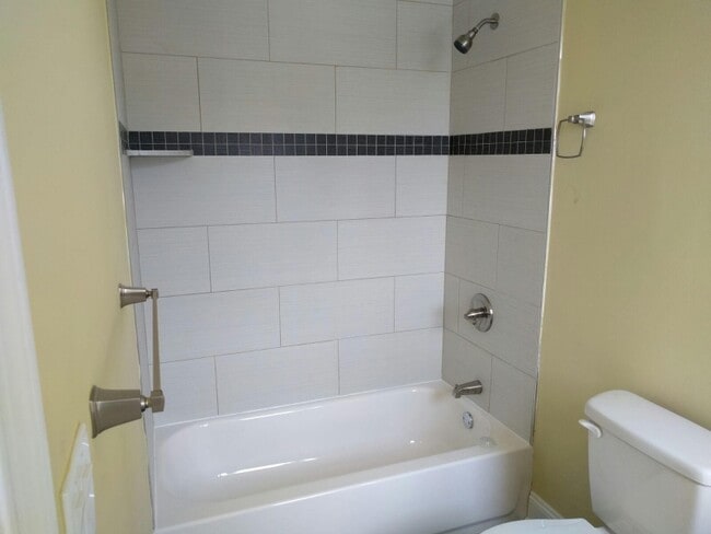 Photo - 1213 Noble St Unit 4