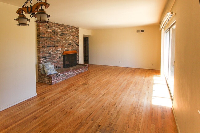 Photo - 17832 Lemarsh St