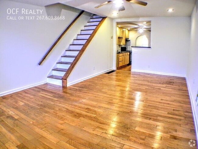 Building Photo - Three Bed Pennsport Townhome