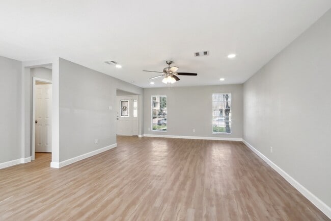 Photo - 1127 Cascade Creek Dr
