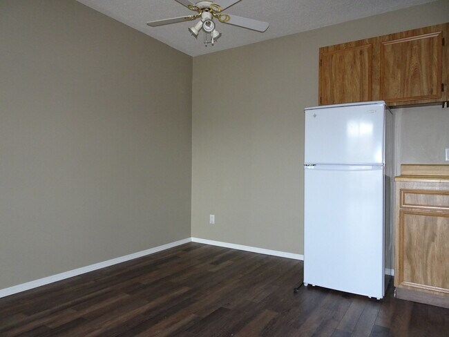 Photo - 130 Skaha Pl