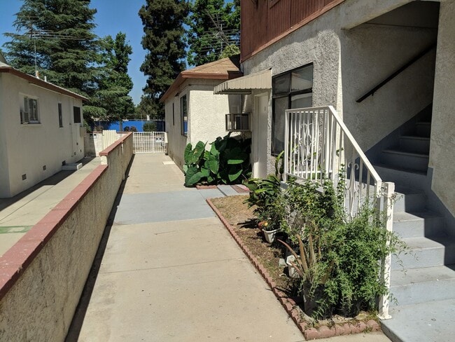 Photo - 6506 Balboa Blvd Unidad C