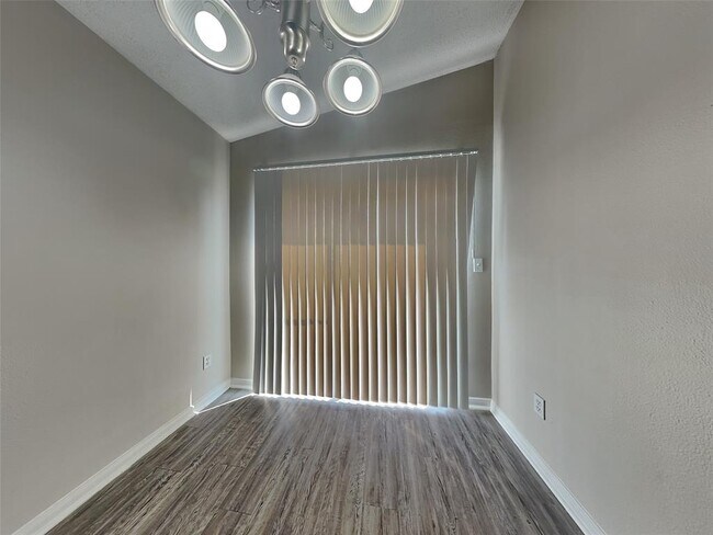 Photo - 3151 Kelling St