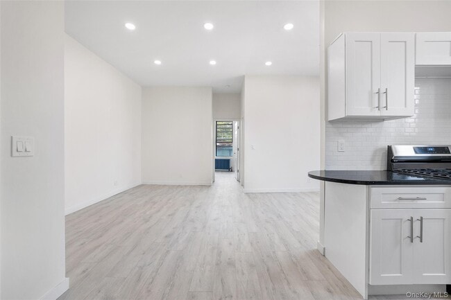 Building Photo - 86-22 Jamaica Ave Unit 2F