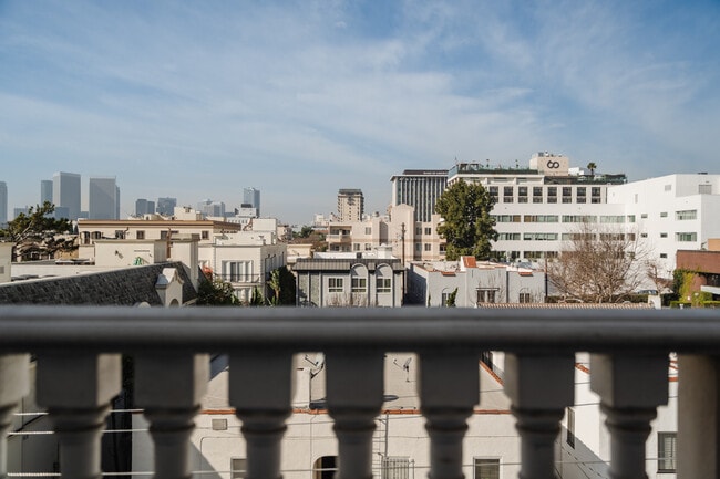 Photo - 125 Rexford Dr