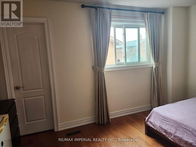 Photo - 123 McCabe Crescent
