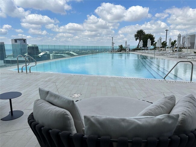 Photo - 300 Biscayne Blvd Way Unidad 3209W Rental