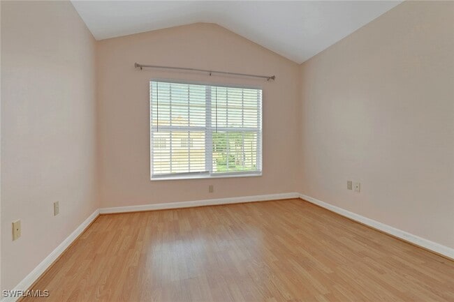 Building Photo - 936 Hampton Cir Unit 86