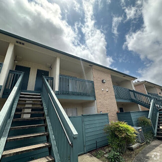 Building Photo - Charming One Bedroom, Upstairs Unit! Rental