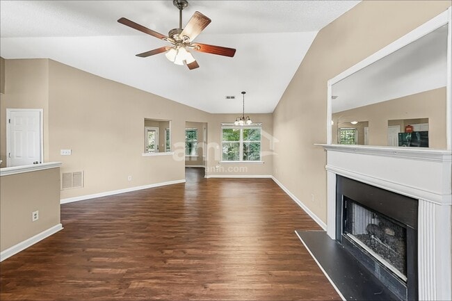 Photo - 2275 Dresden Grn NW