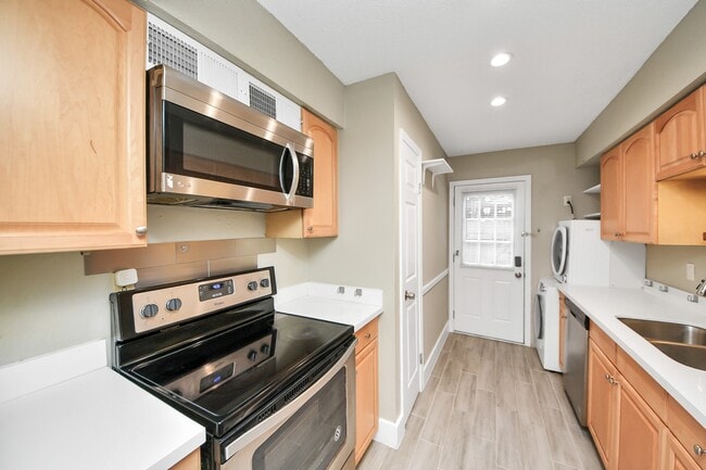 Building Photo - 515 Tallowood Rd Rental