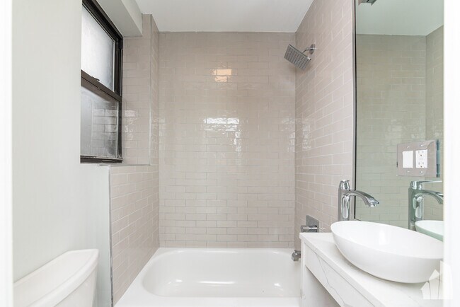 Photo - 505 W Belmont Ave Unit 4A