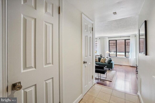 Photo - 1080 Wisconsin Ave NW Unidad 1004