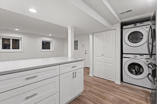 Photo - 2221 W Winnemac Ave Unidad Garden