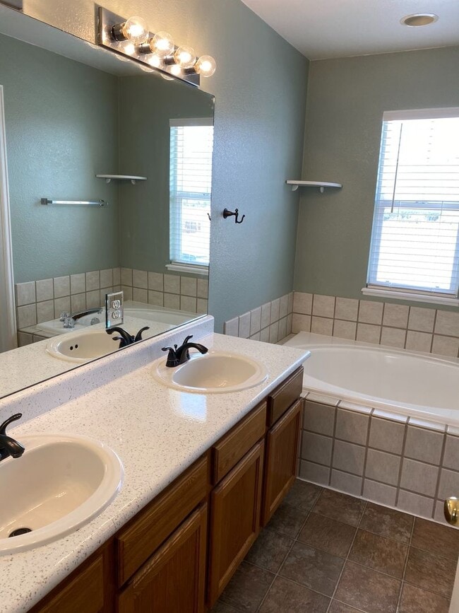 Photo - Beautiful Mountain Views / 4 Bedroom Home