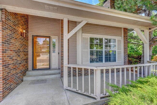 Building Photo - $2,800 - 3 Bed. 2.5 Bath Home with AC, Lof...