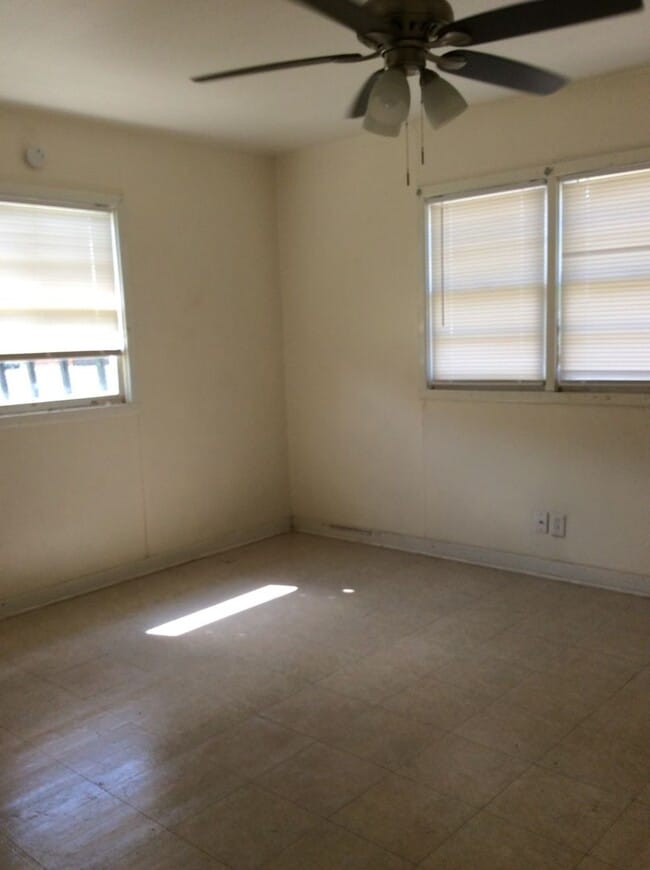 Photo - 208 SE 6th