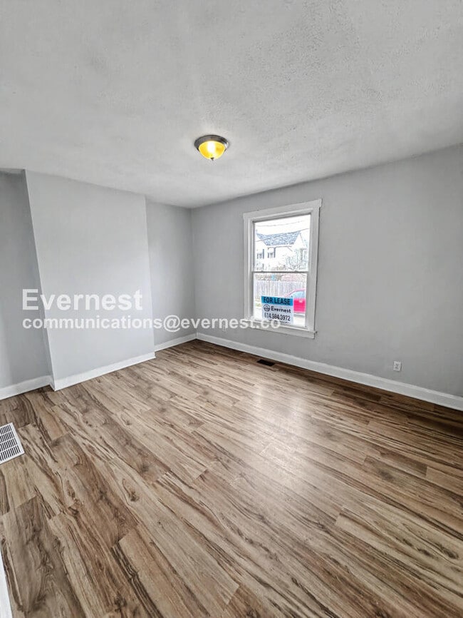 Photo - 1393 Cable Ave