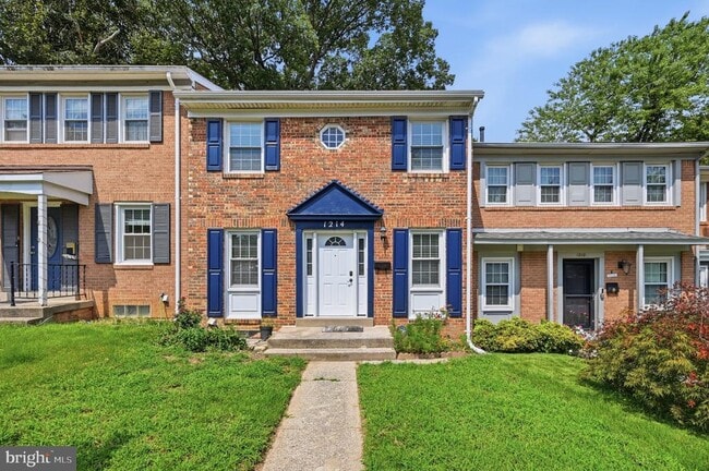 1214 Fox Run Pl