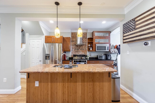 Building Photo - 503 Columbia Rd NW Unit 503