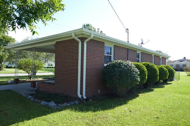 805 W Grubb St