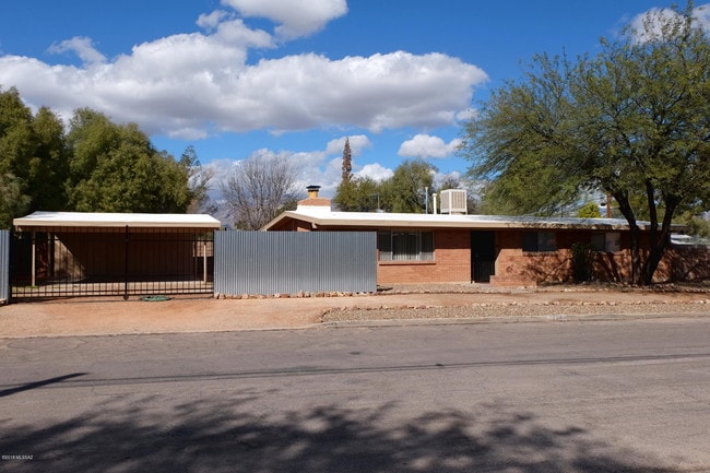 Building Photo - 3757 E Lee St