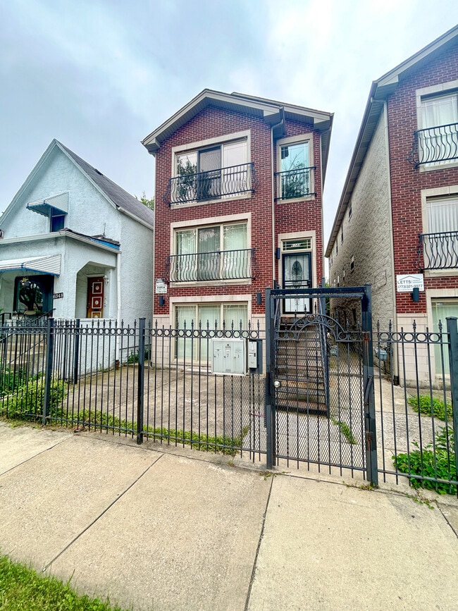 Building Photo - 6344 S Rhodes Ave Unit 2 Rental