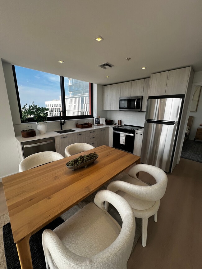 Building Photo - 159 NW 30th St Unit B1 Rental