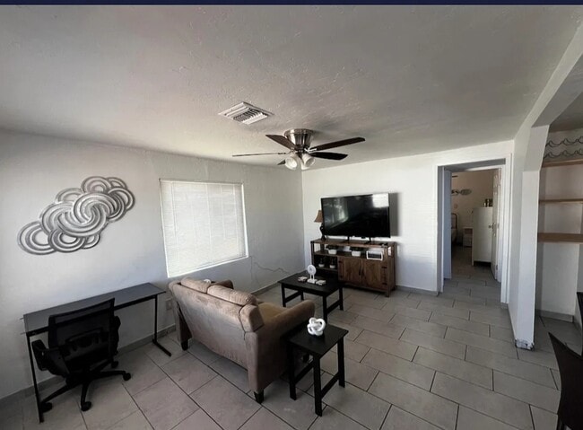 Photo - 2145 N Belvedere Ave Unidad Belvedere