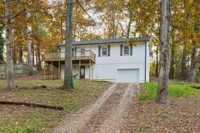Building Photo - 1021 Lakewood Dr