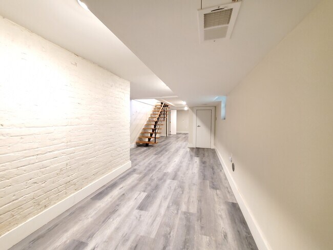 Unit 1B - 152 Boyd Ave Unit 1