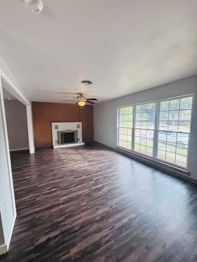 Photo - 906 Carey Dr