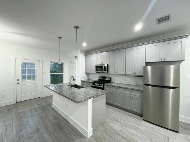 Building Photo - 8305 Prairie View Dr Unit B