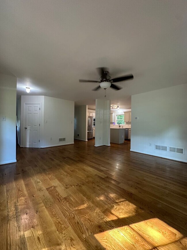 Photo - 250 Hodgson Dr