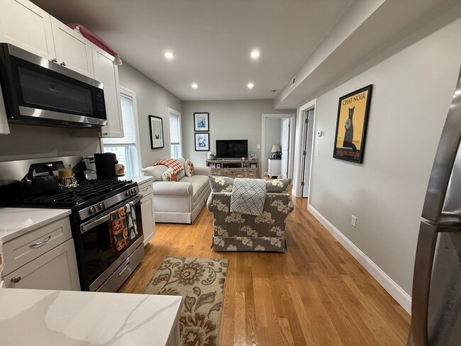 Building Photo - 1021 Winthrop Ave Unit #2