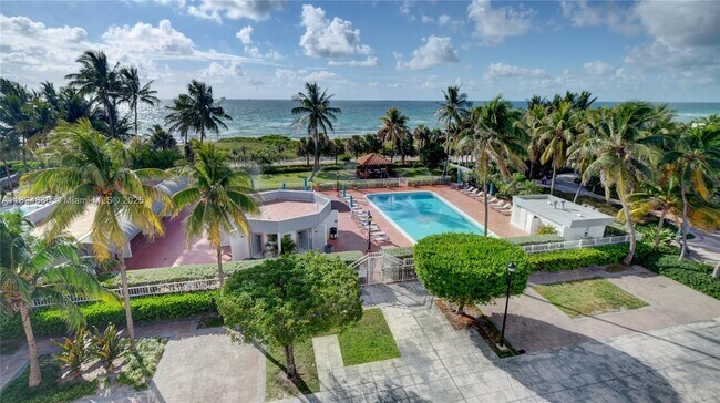 2401 Collins Ave