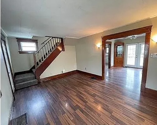 Photo - 878 Clark St