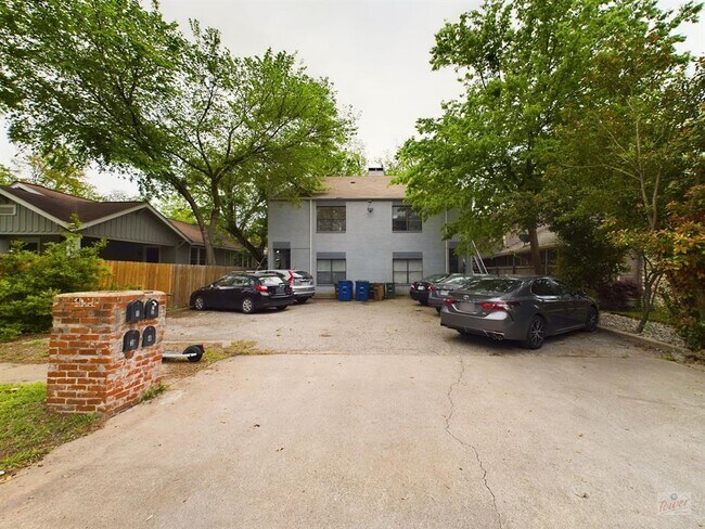 Building Photo - 4111 Speedway Rental