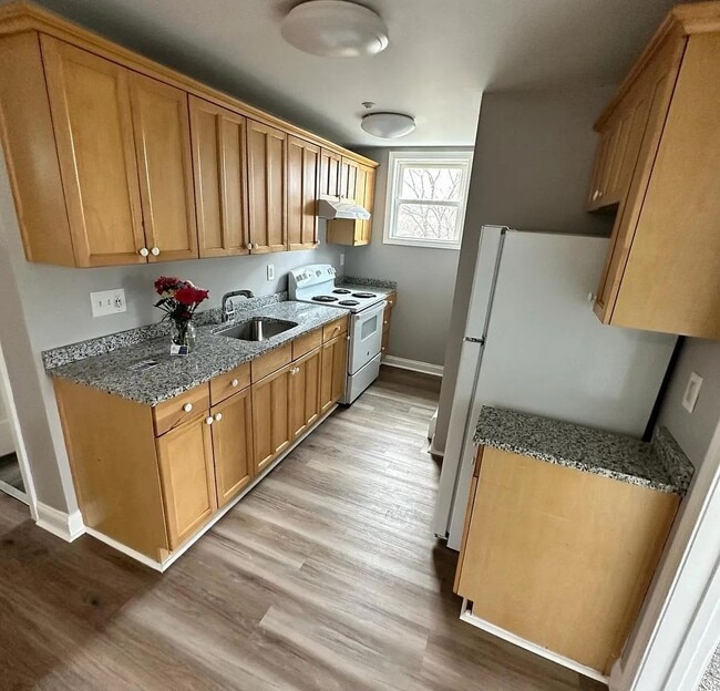 Building Photo - 57 Greenwood St Unit 2