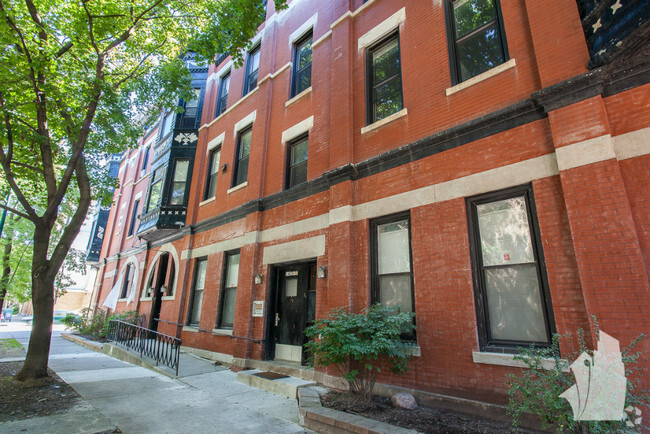 Building Photo - 1405 W Belden Ave Rental