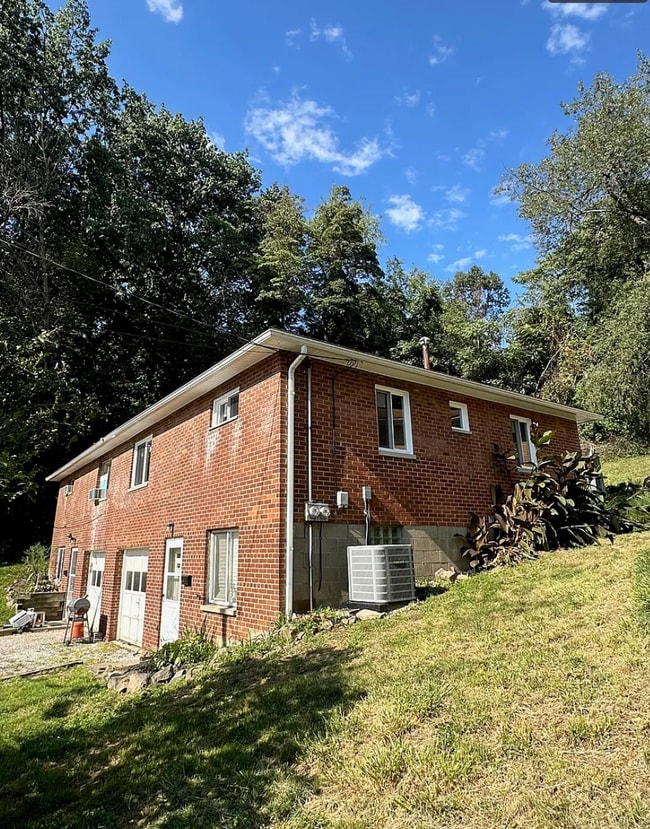 Photo - 270 Cluster Ave