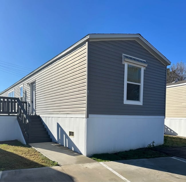 Building Photo - 10301 SE 29th St