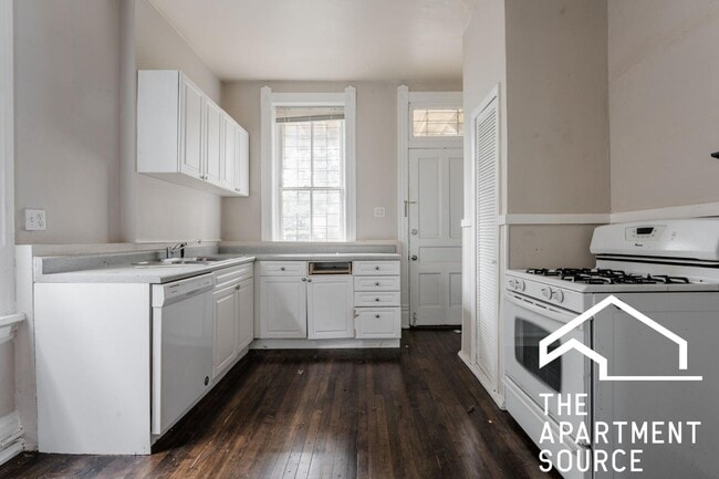 Building Photo - 2031 W Moffat St Unit 3