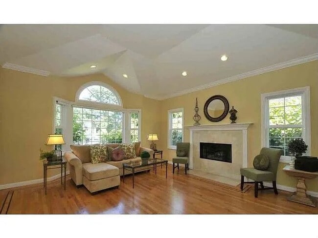 Photo - 745 Parma Way