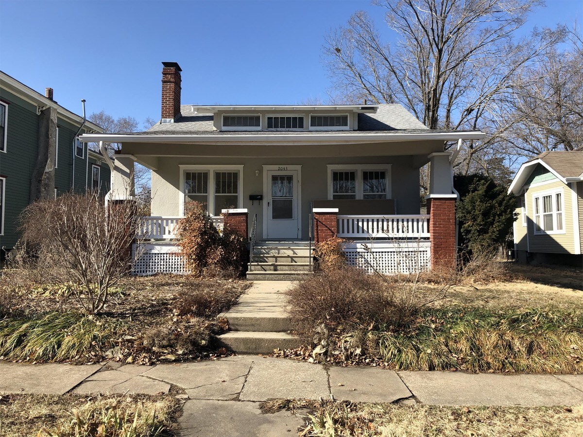 Photo - 2043 New Hampshire St