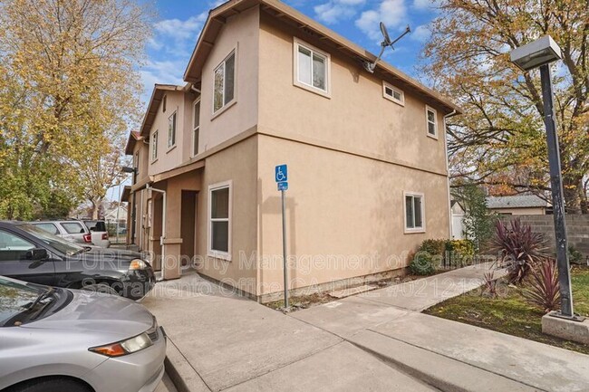 Photo - 1916 Juliesse Ave