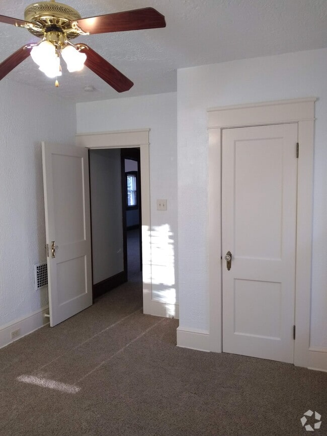 Building Photo - 3002 French St Unit #2 Second Floor Rental
