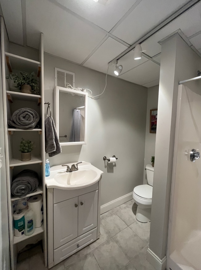 Building Photo - 497 Winnacunnet Rd Unit A